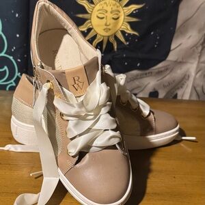 Ron White Oralie sneaker with satin laces